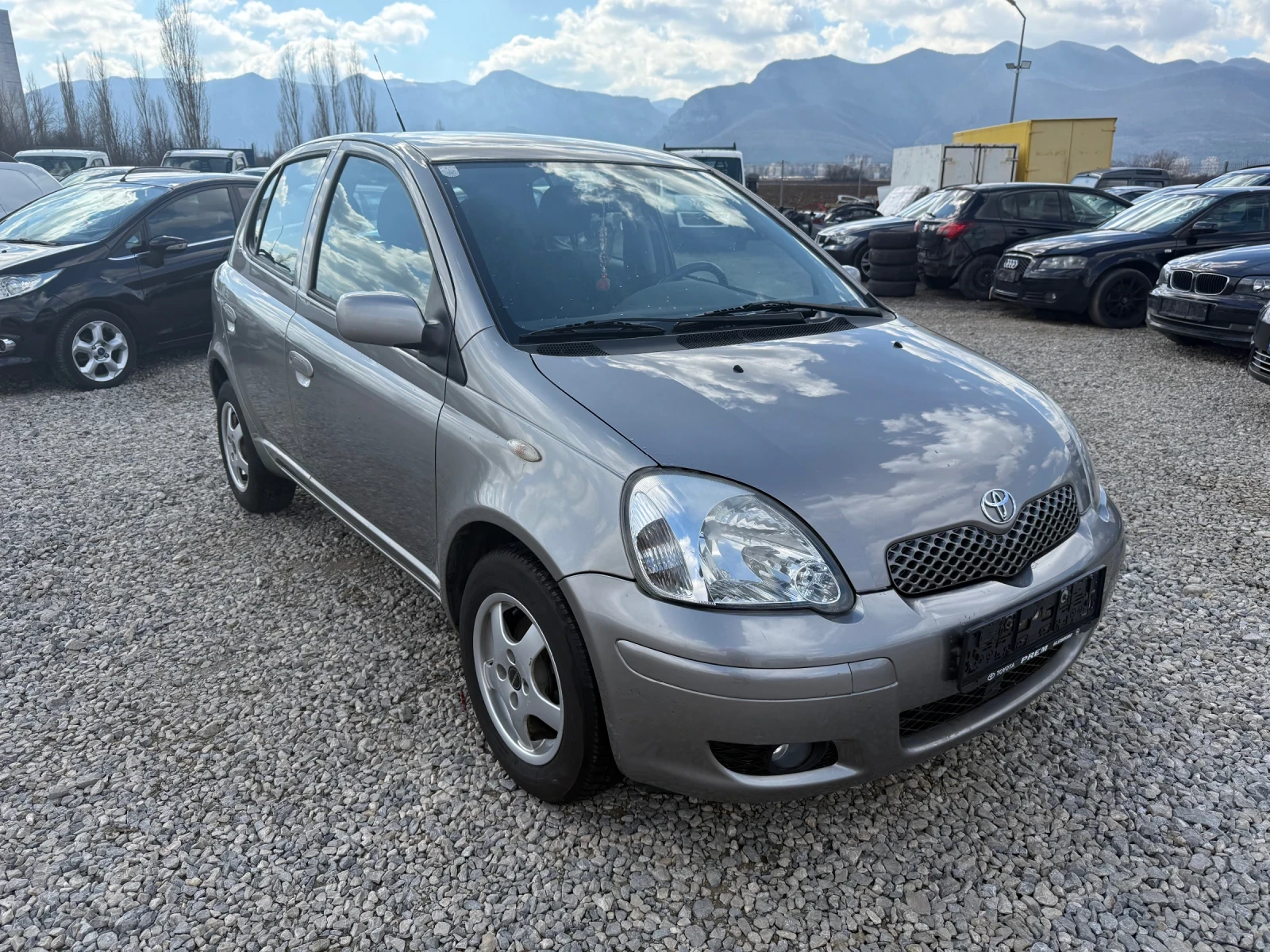 Toyota Yaris 1.0i-65PS - изображение 3