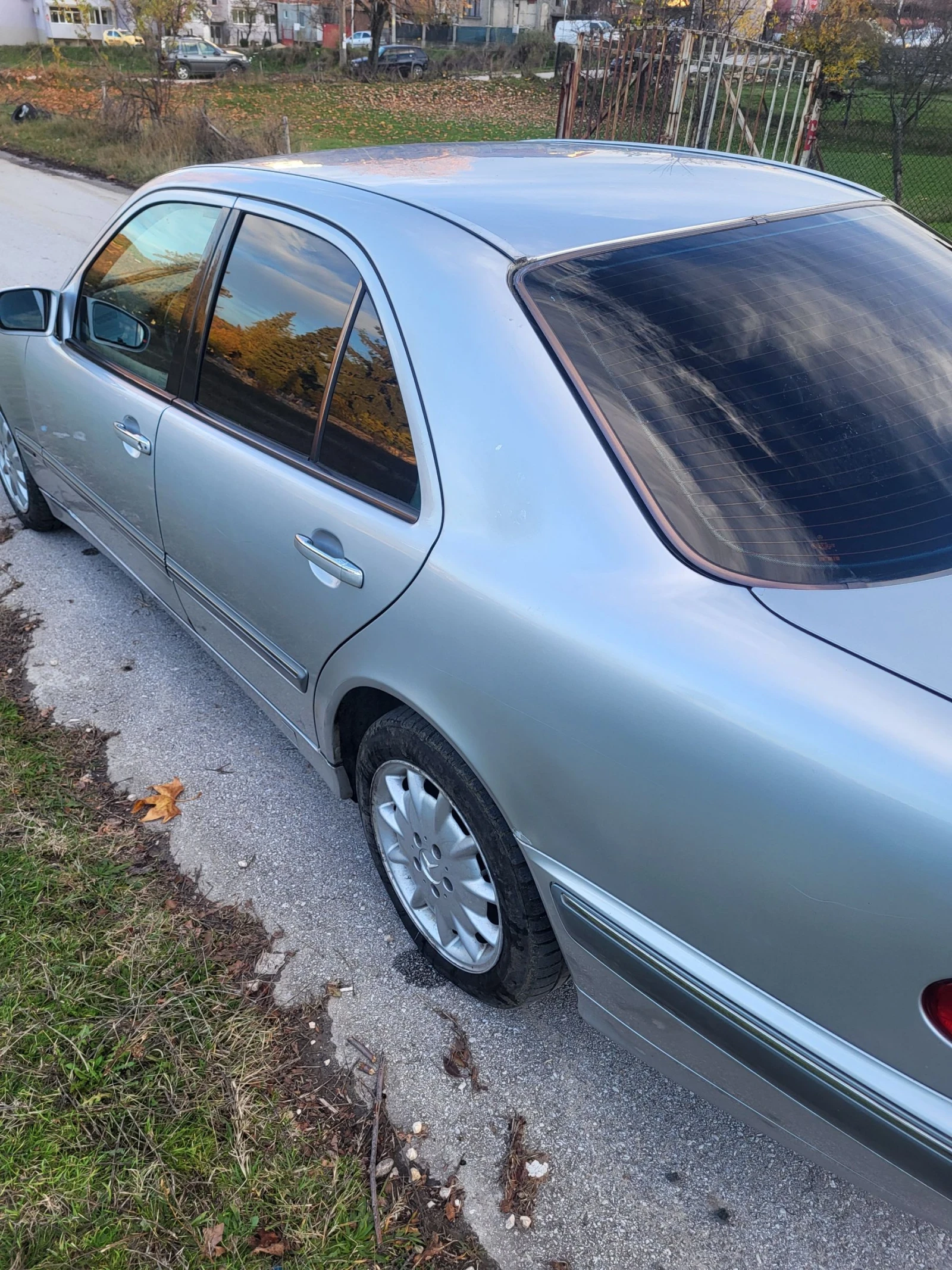 Mercedes-Benz E 200 | Mobile.bg   4