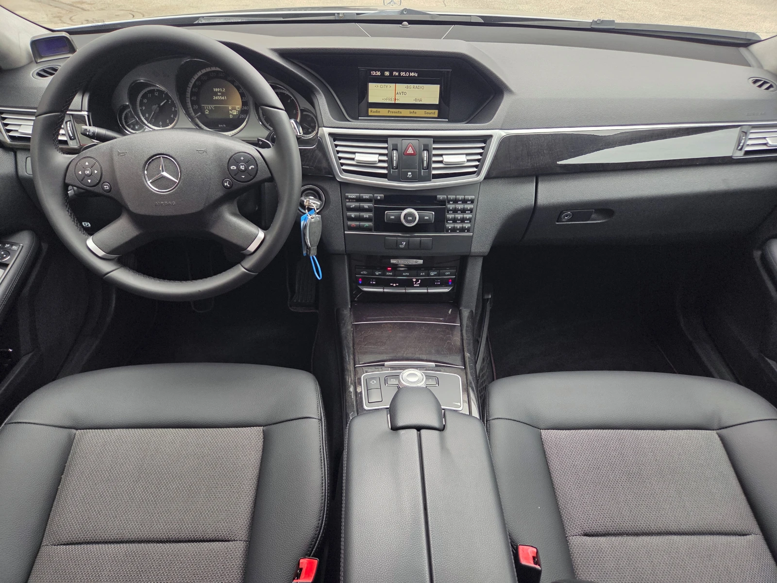 Mercedes-Benz E 350 CDI-Avantgarde, снимка 11 - Автомобили и джипове - 53903780