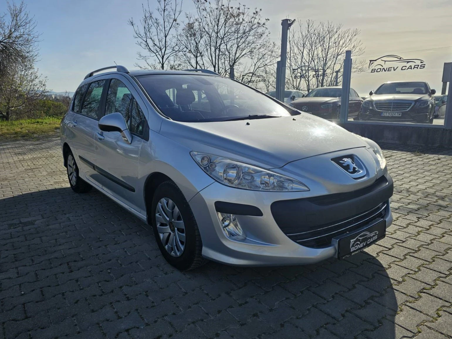 Peugeot 308 SW 1.6HDI ОБСЛУЖЕН, снимка 3 - Автомобили и джипове - 54223791