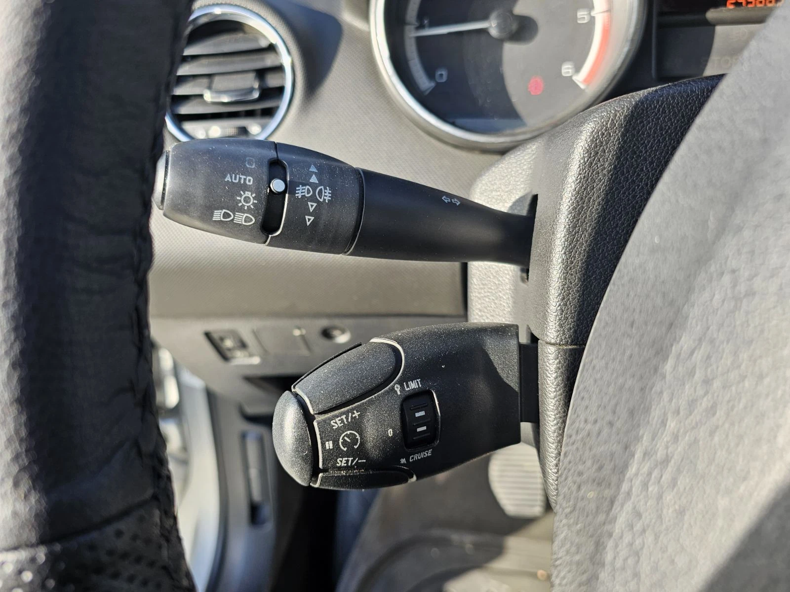 Peugeot 308 SW 1.6HDI ОБСЛУЖЕН, снимка 16 - Автомобили и джипове - 54223791