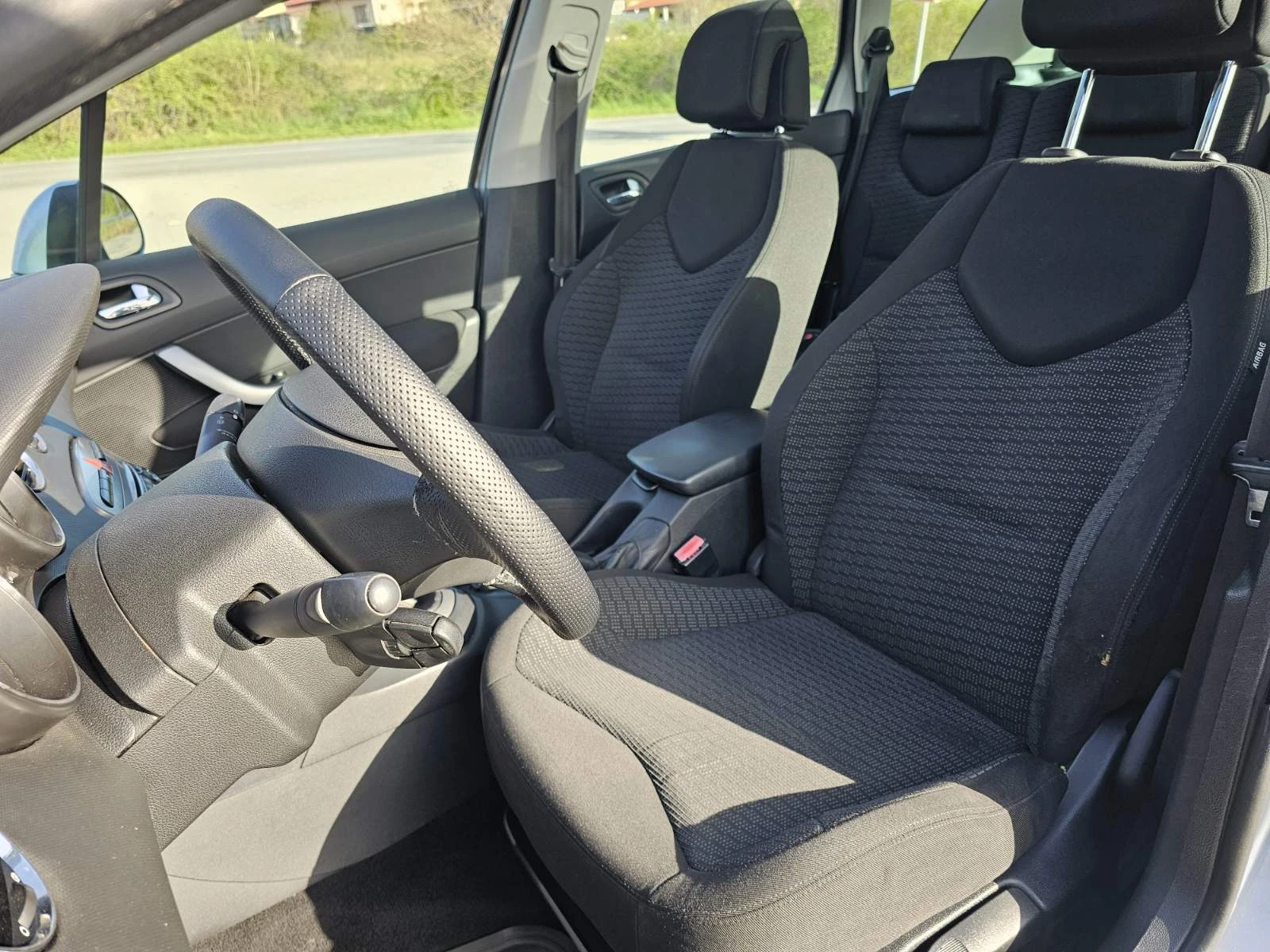 Peugeot 308 SW 1.6HDI ОБСЛУЖЕН, снимка 10 - Автомобили и джипове - 54223791