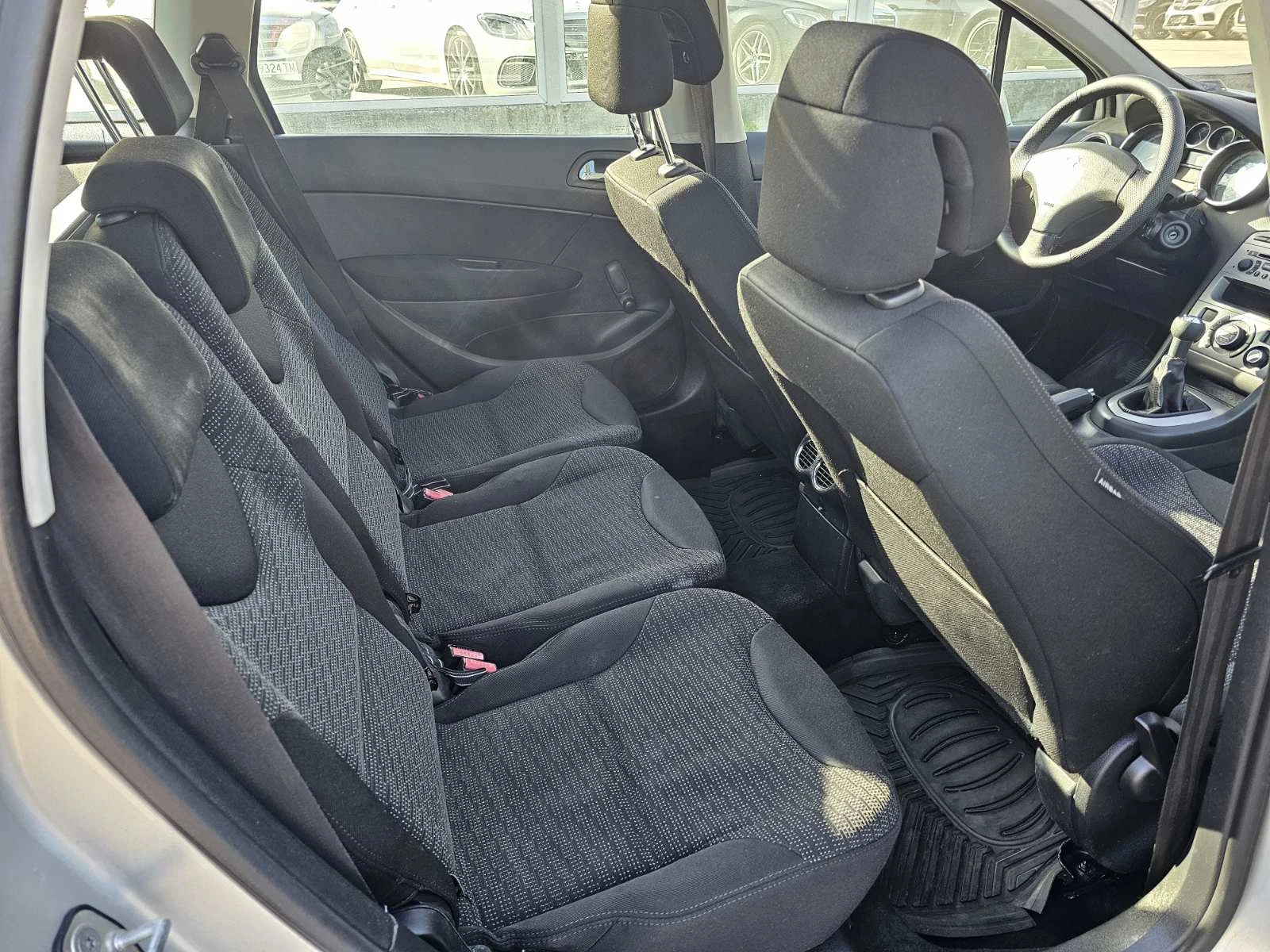 Peugeot 308 SW 1.6HDI ОБСЛУЖЕН, снимка 12 - Автомобили и джипове - 54223791