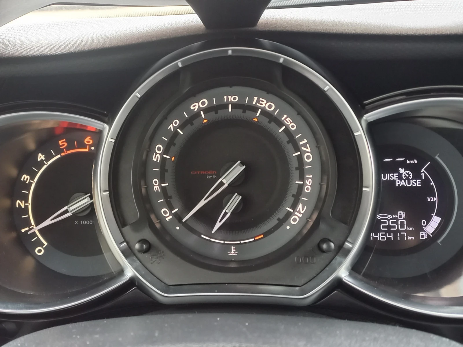 Citroen DS3 1.6HDI, 92ps, снимка 13 - Автомобили и джипове - 54310534