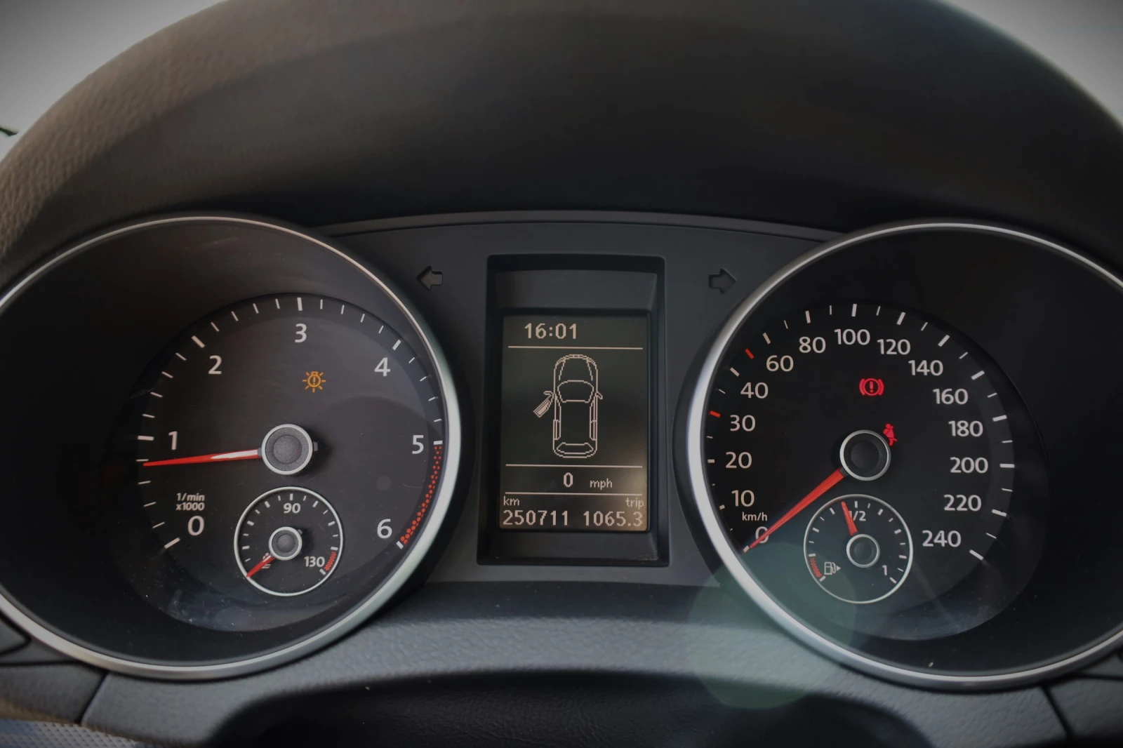 VW Golf 1.9 TDI , снимка 12 - Автомобили и джипове - 54561365