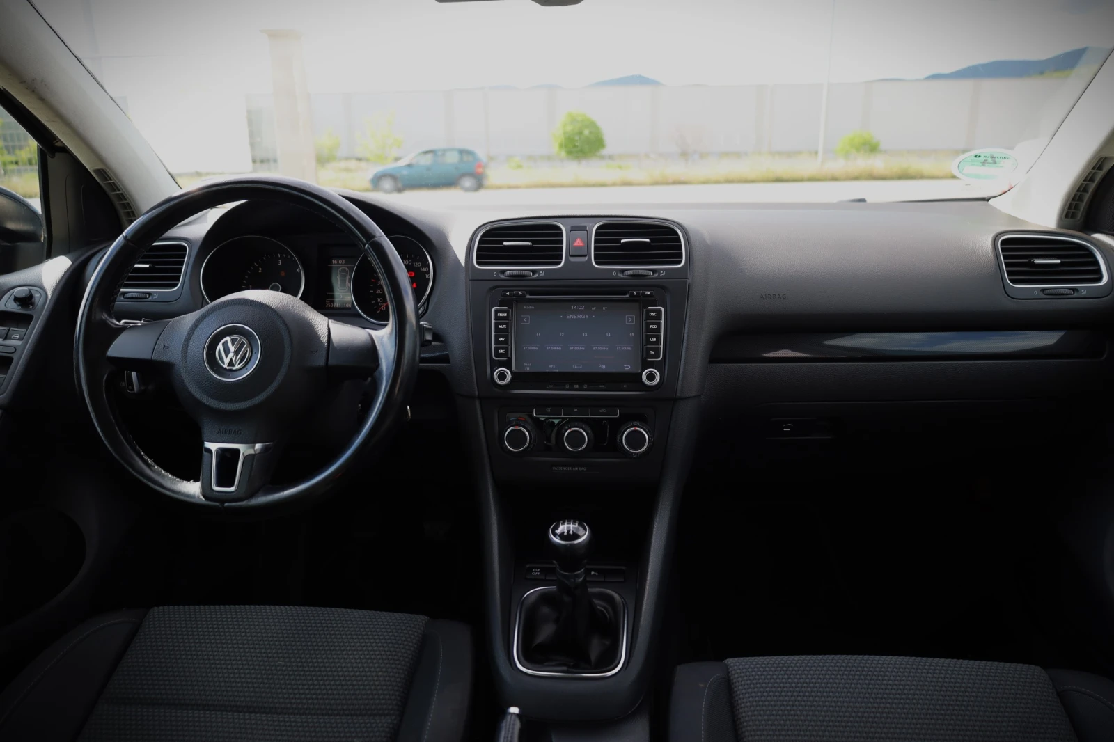 VW Golf 1.9 TDI , снимка 8 - Автомобили и джипове - 54561365