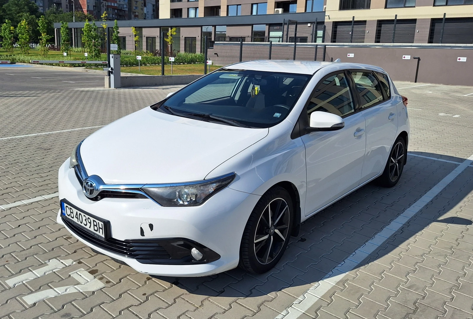 Toyota Auris, снимка 6 - Автомобили и джипове - 55342642