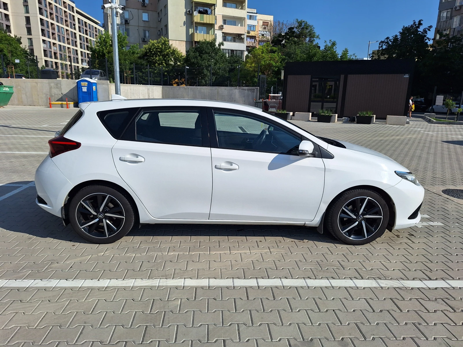 Toyota Auris, снимка 2 - Автомобили и джипове - 55342642
