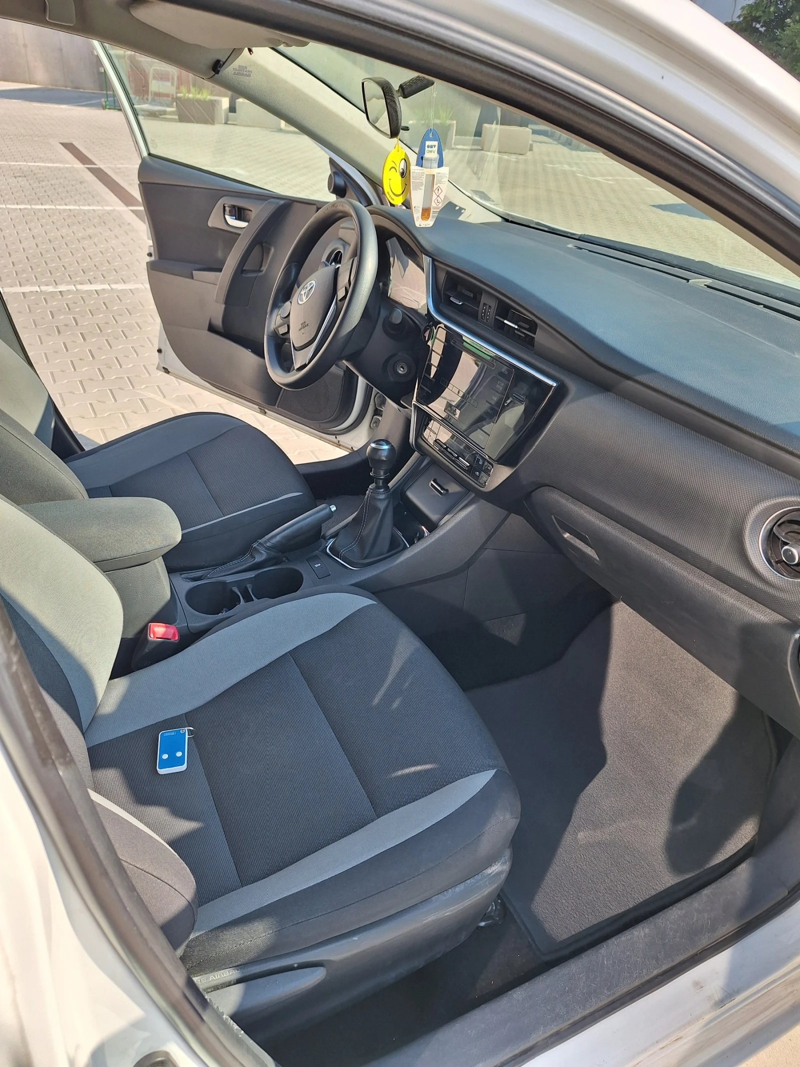 Toyota Auris, снимка 9 - Автомобили и джипове - 55342642
