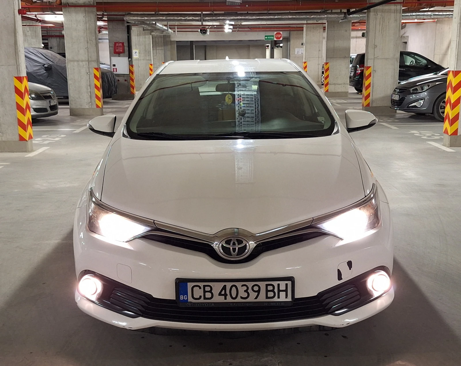 Toyota Auris, снимка 11 - Автомобили и джипове - 55342642
