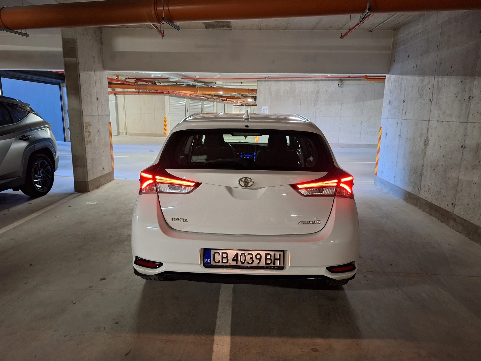 Toyota Auris, снимка 13 - Автомобили и джипове - 55342642