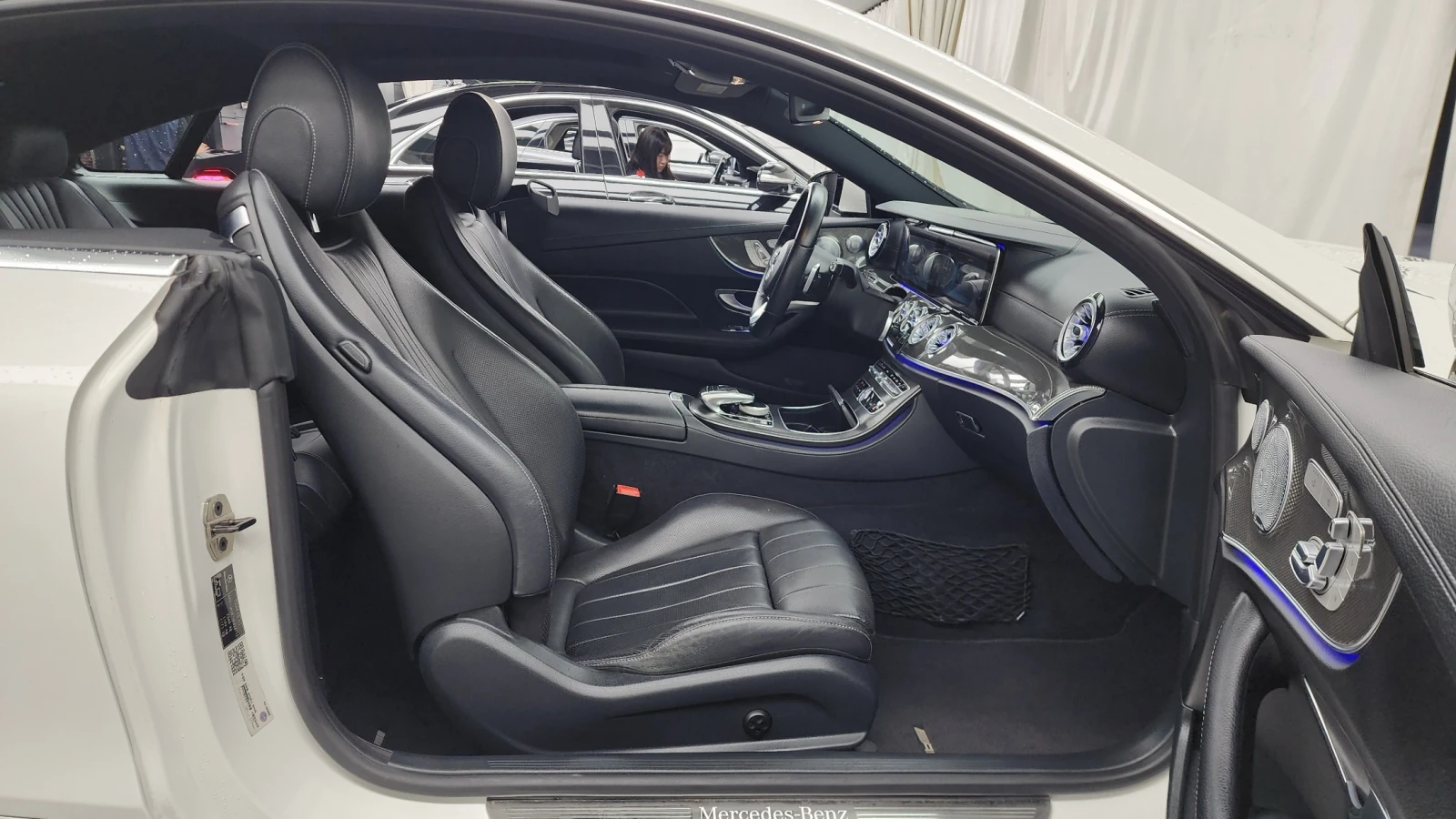Mercedes-Benz E 400 4MATIC Coupe, снимка 10 - Автомобили и джипове - 55573586