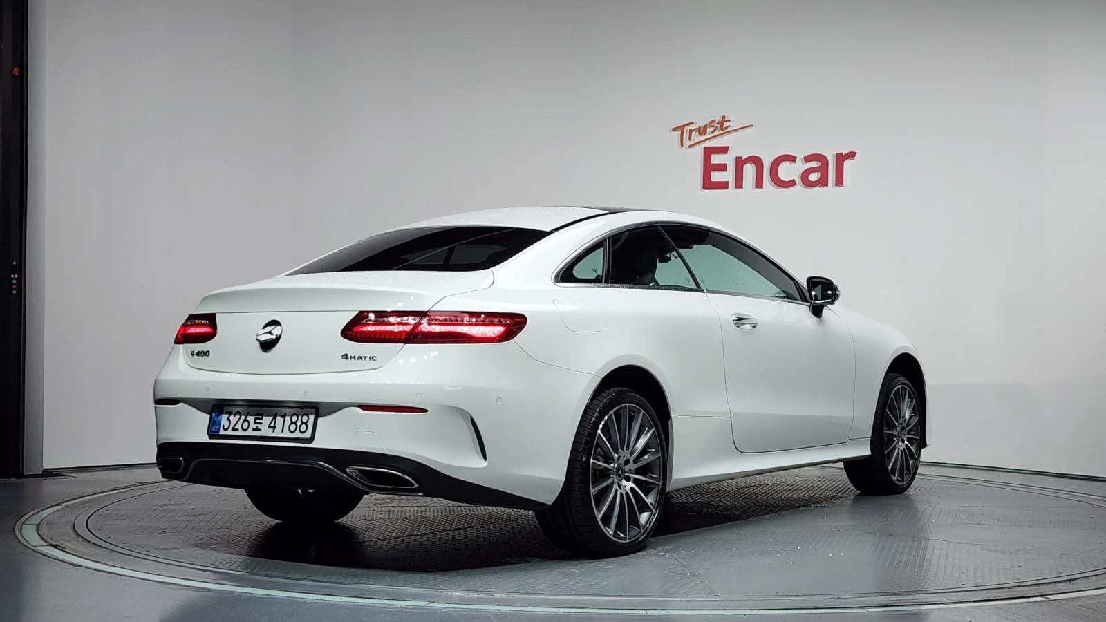 Mercedes-Benz E 400 4MATIC Coupe, снимка 2 - Автомобили и джипове - 55573586