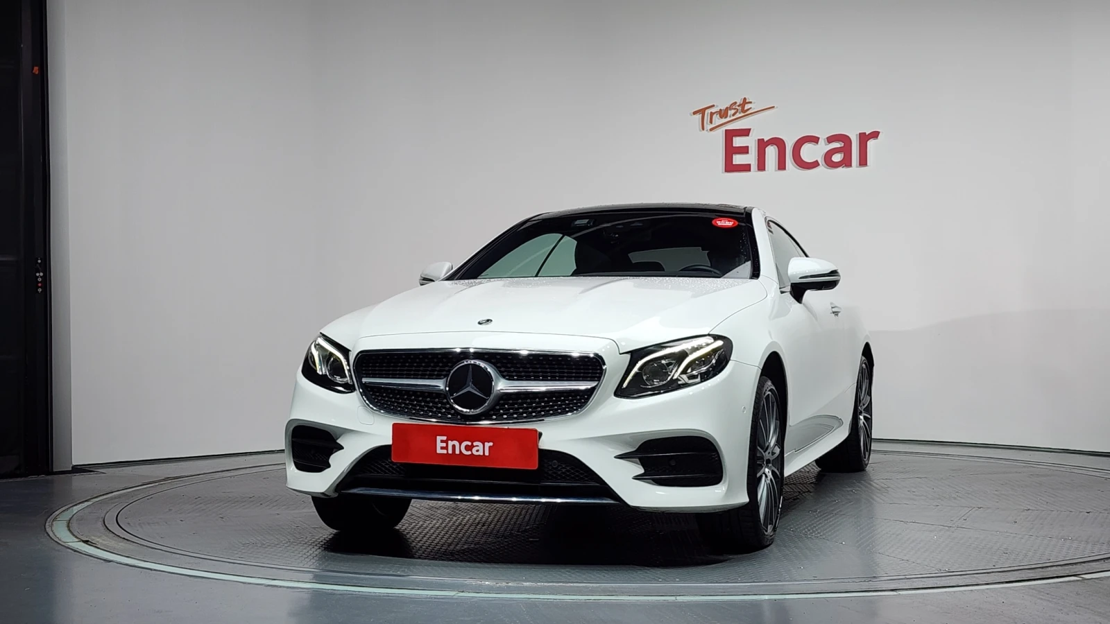 Mercedes-Benz E 400 4MATIC Coupe, снимка 3 - Автомобили и джипове - 55573586