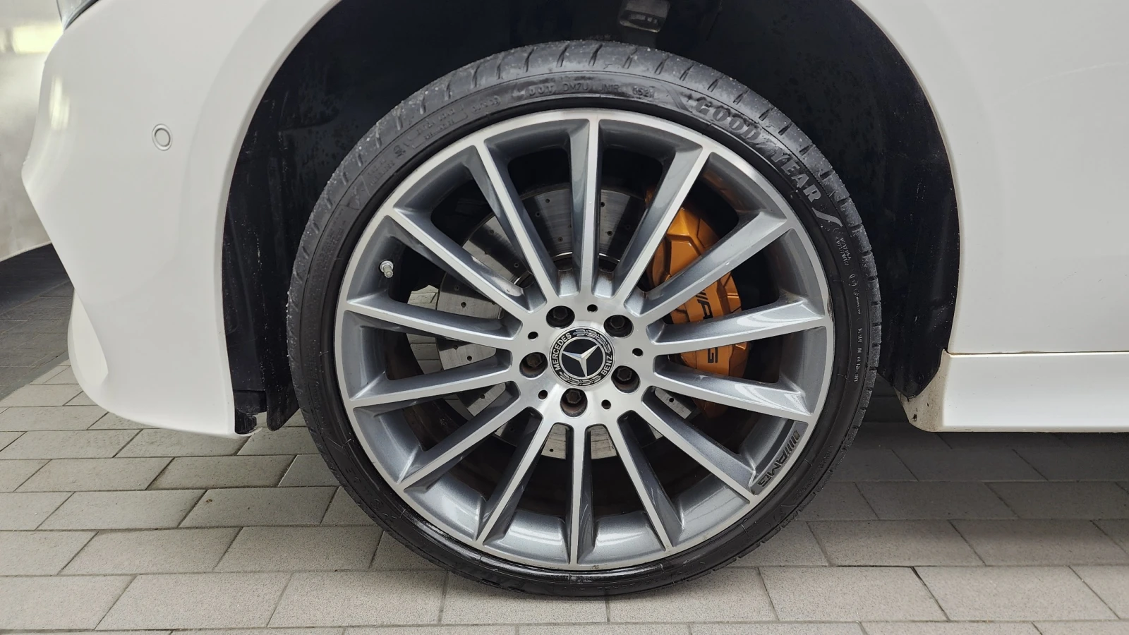 Mercedes-Benz E 400 4MATIC Coupe, снимка 5 - Автомобили и джипове - 55573586