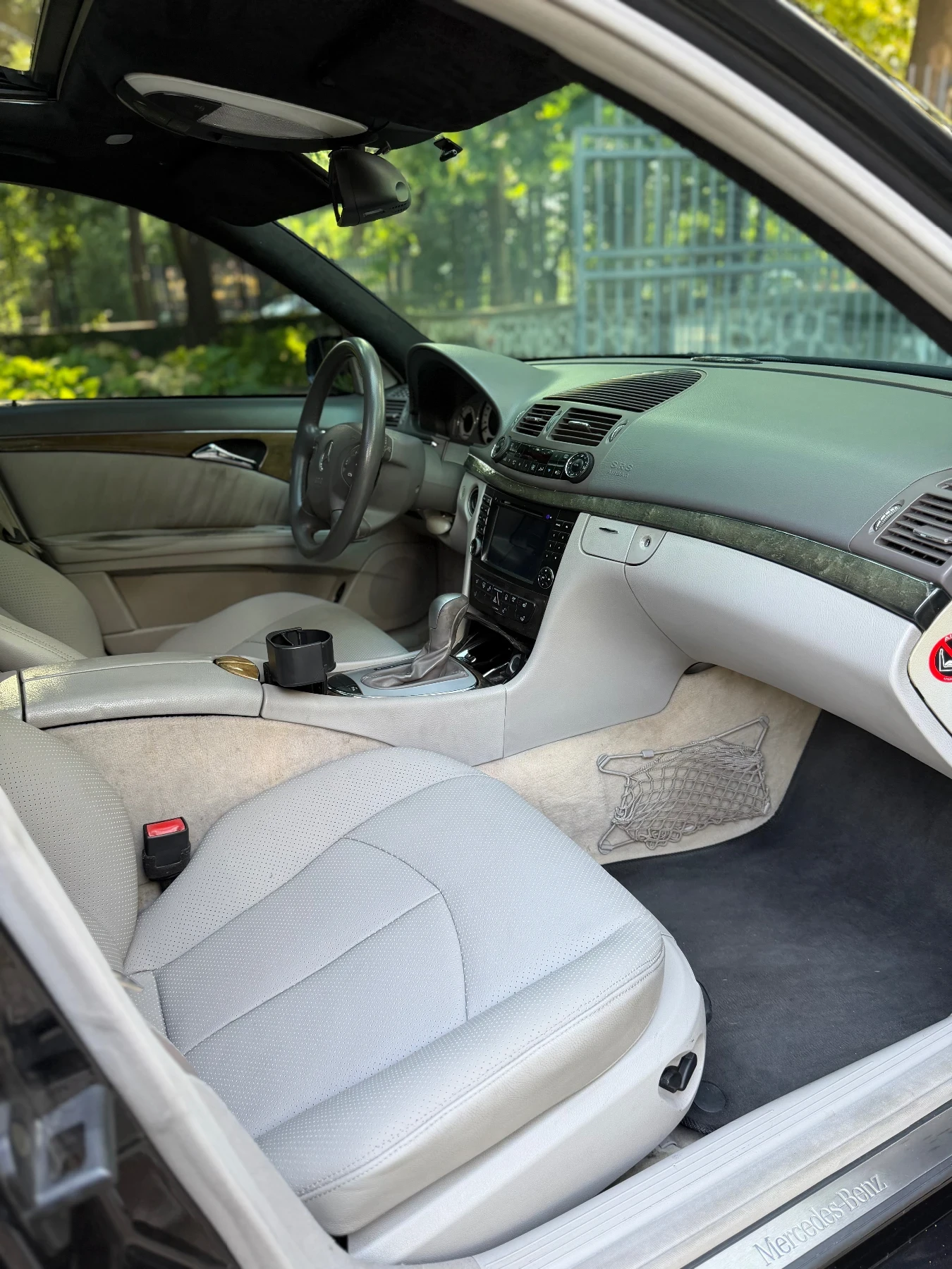 Mercedes-Benz E 320, снимка 9 - Автомобили и джипове - 55705311