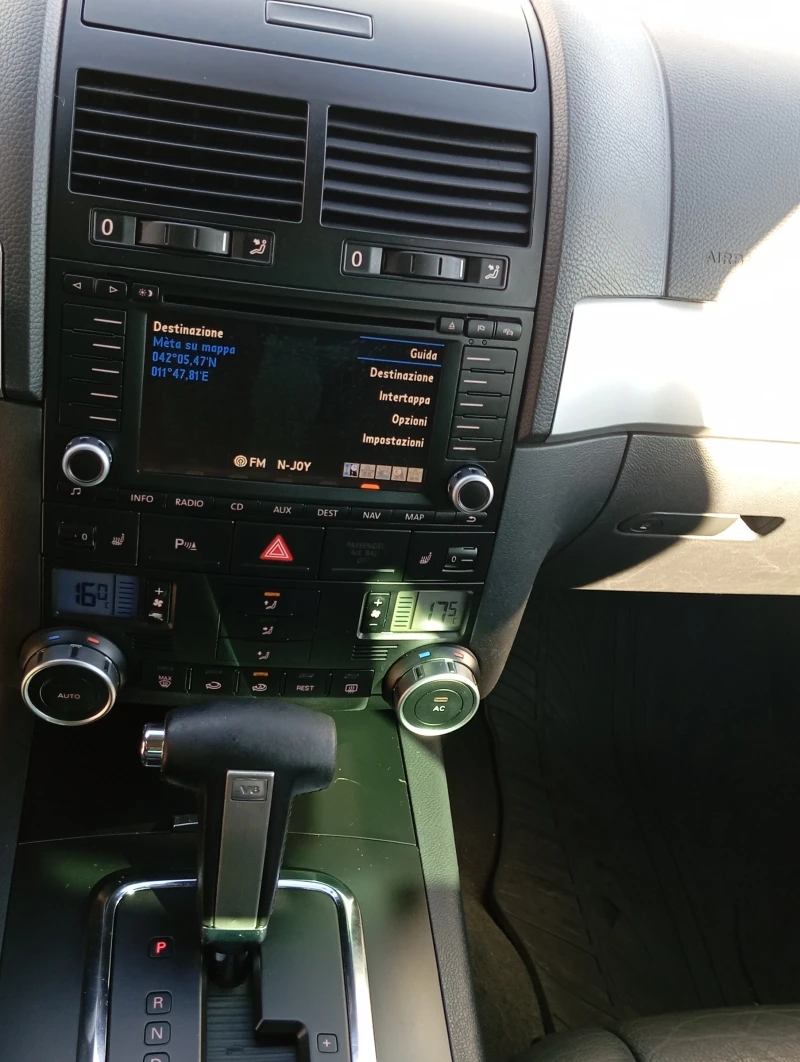 VW Touareg 3.D-NAVI-КОЖА-КЛИМА, снимка 10 - Автомобили и джипове - 52392507