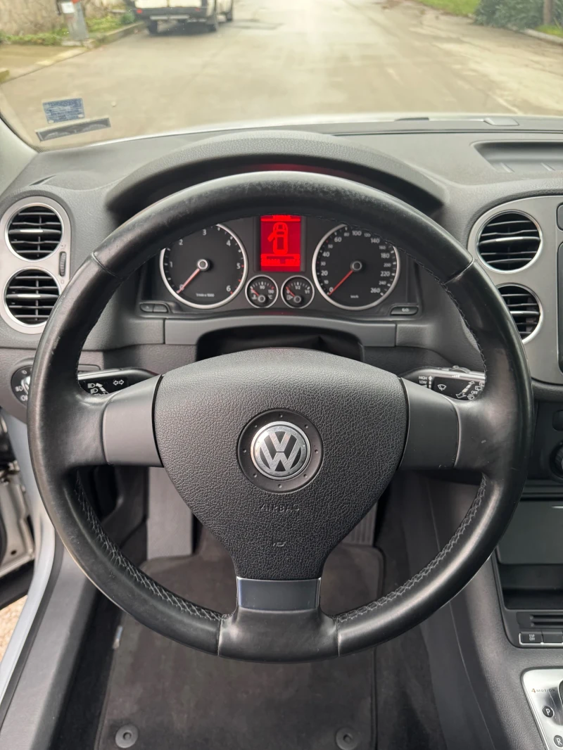 VW Tiguan 2.0 TDI* DSG* 4Motion* Camera, снимка 14 - Автомобили и джипове - 53212856