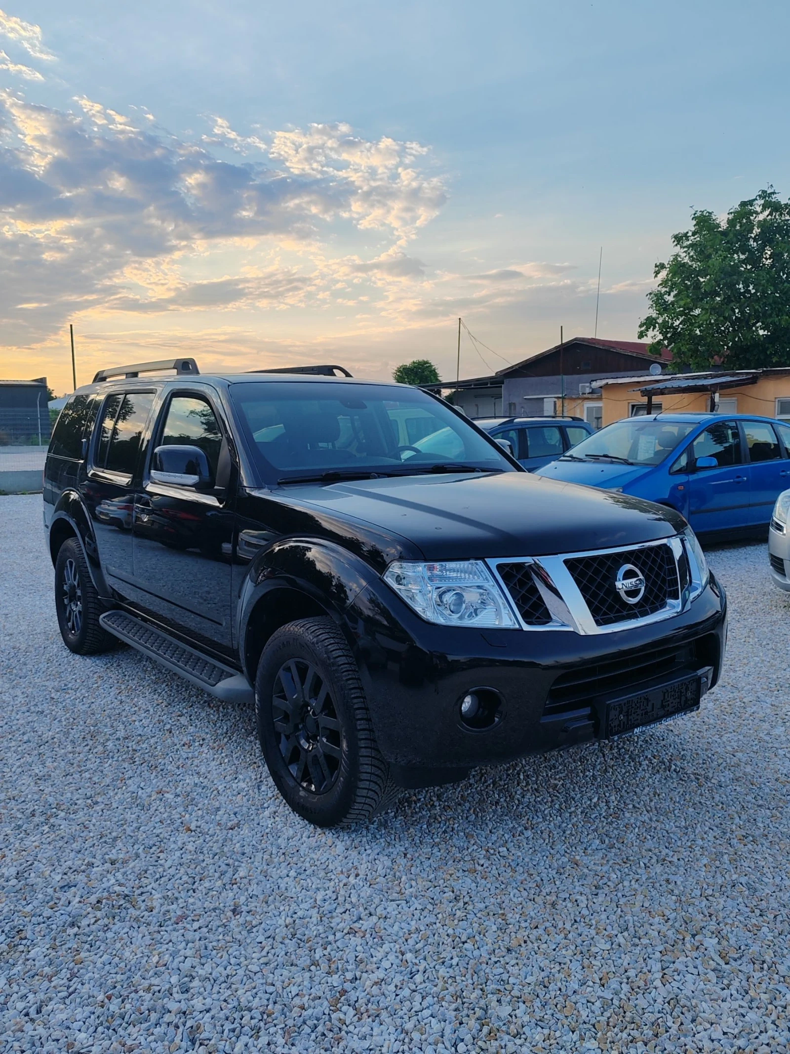 Nissan Pathfinder 2.5, 190к.с. 7 местен  - изображение 2