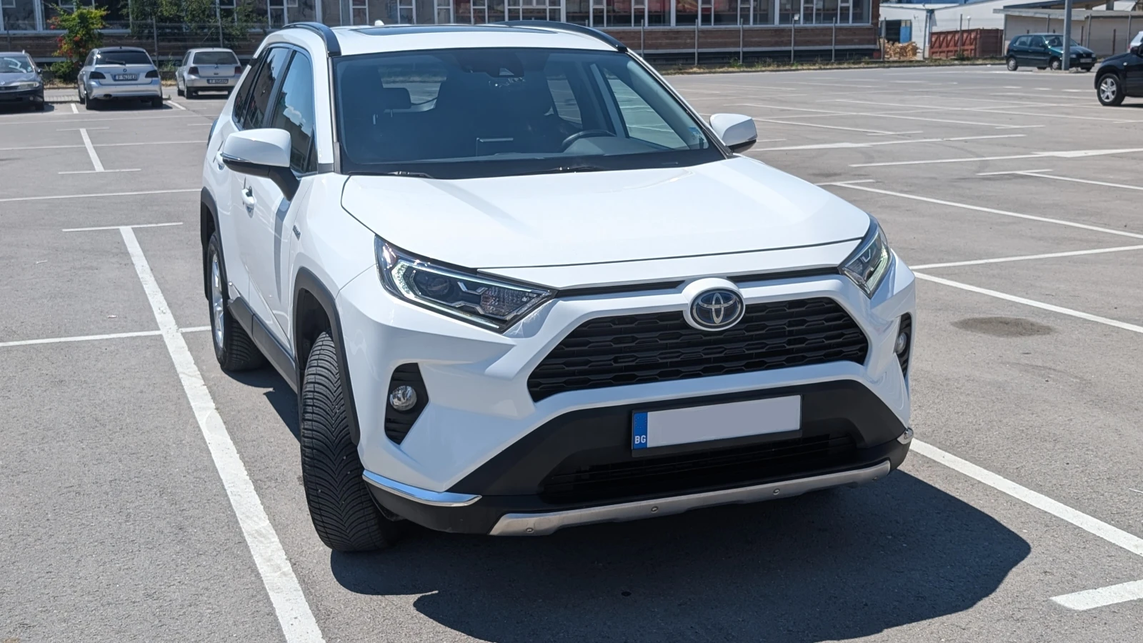 Toyota Rav4 AWD, XLE, DashCam, Android/CarPlay, Hybrid, снимка 2 - Автомобили и джипове - 55070922