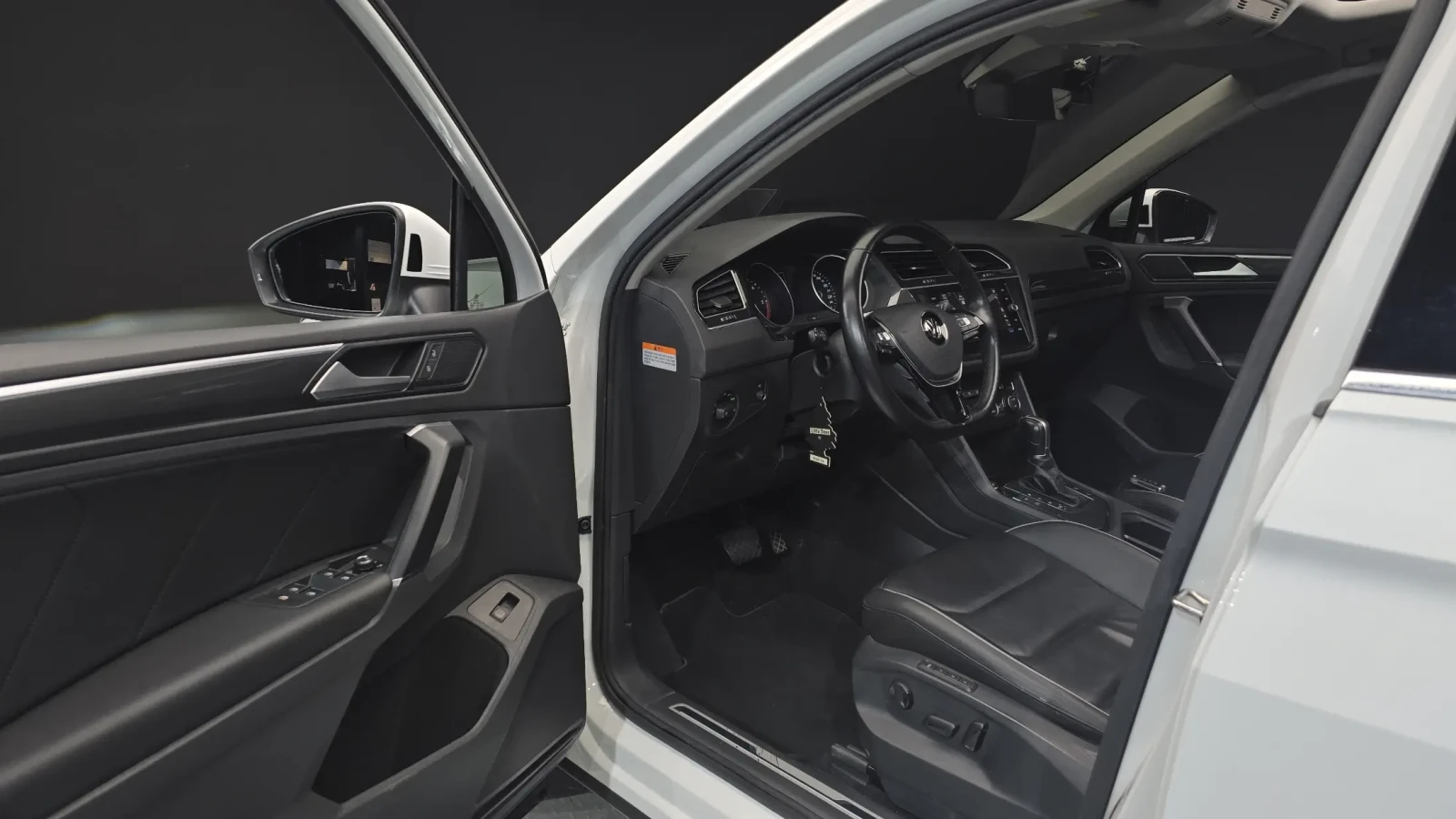 VW Tiguan 2.0TDI PRESTIGE HEAD UP/PANORAMA/360CAM, снимка 13 - Автомобили и джипове - 55189227