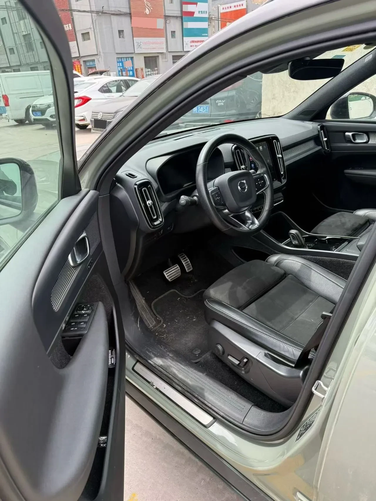 Volvo XC40 | ПАНОРАМА | ЗАДНА КАМЕРА | KEYLESS | , снимка 7 - Автомобили и джипове - 55504039