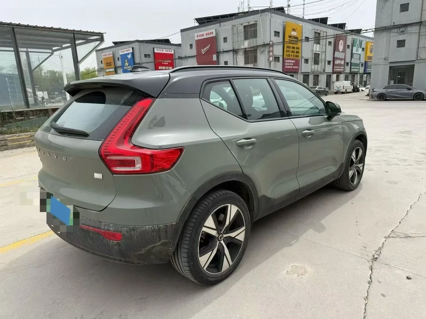 Volvo XC40 | ПАНОРАМА | ЗАДНА КАМЕРА | KEYLESS | , снимка 4 - Автомобили и джипове - 55504039