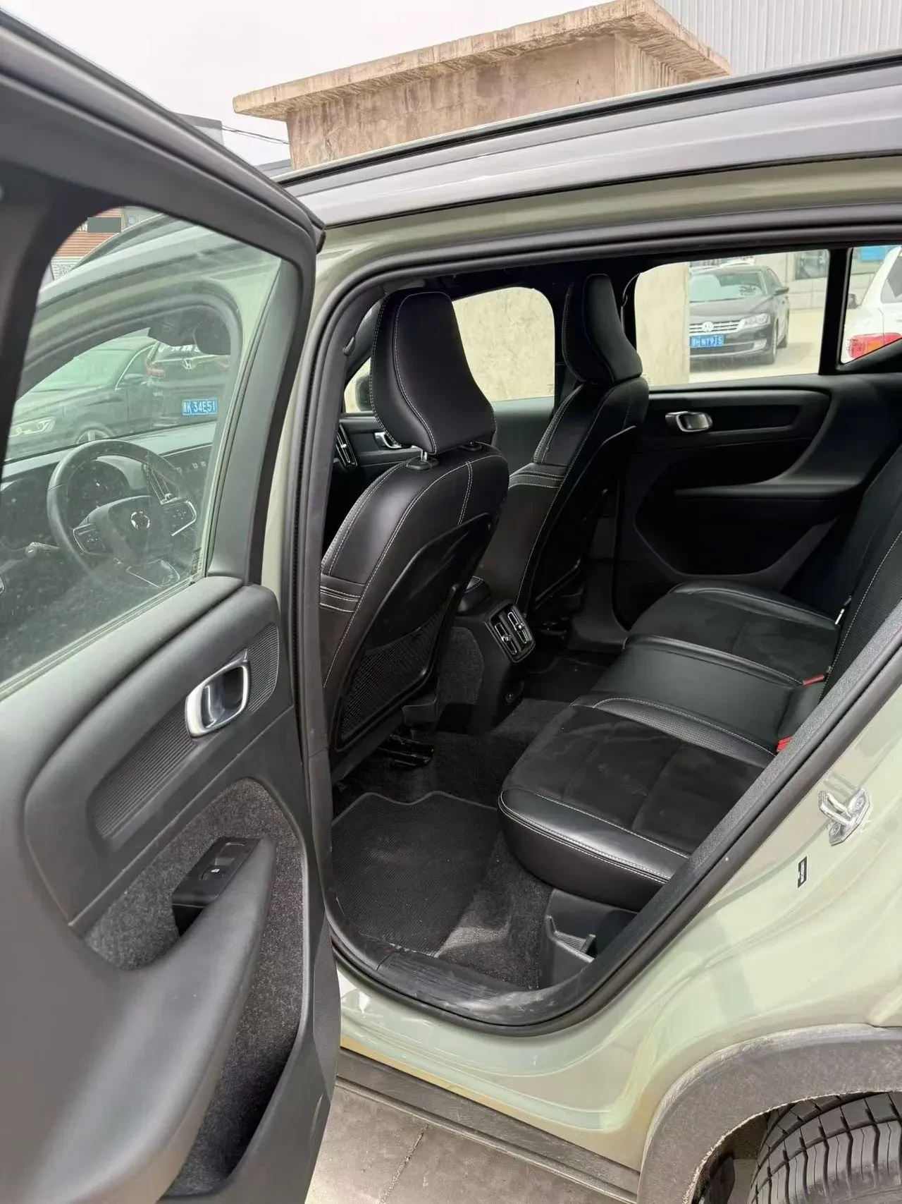 Volvo XC40 | ПАНОРАМА | ЗАДНА КАМЕРА | KEYLESS | , снимка 8 - Автомобили и джипове - 55504039