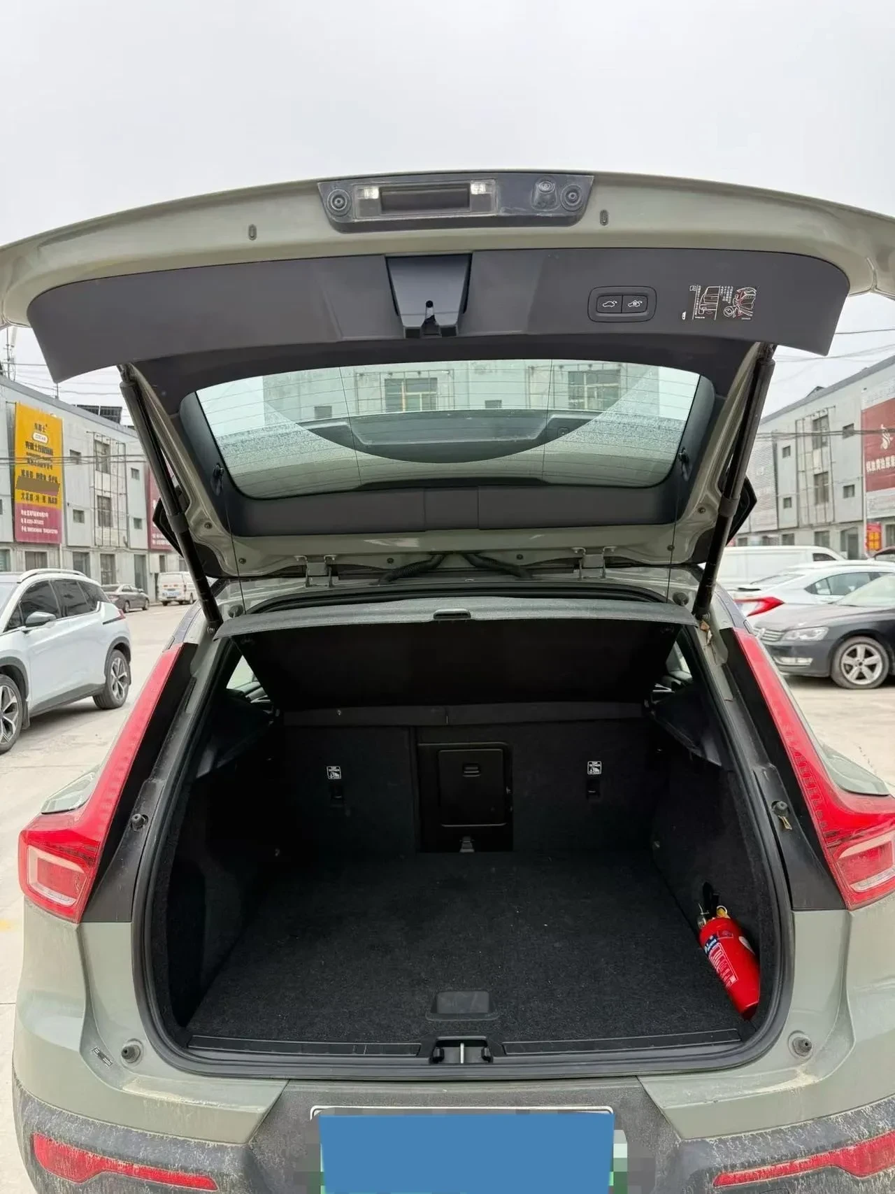 Volvo XC40 | ПАНОРАМА | ЗАДНА КАМЕРА | KEYLESS | , снимка 6 - Автомобили и джипове - 55504039