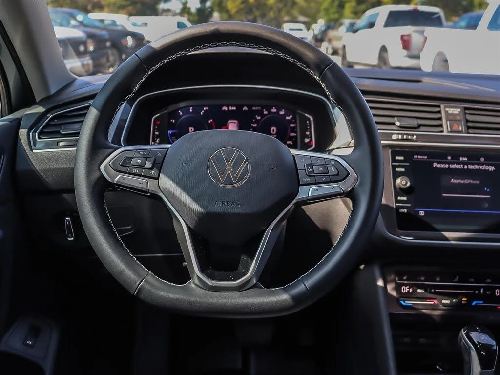 VW Tiguan * KEYLESS * AWD * Автокредит * (Цена до България), снимка 9 - Автомобили и джипове - 55572978