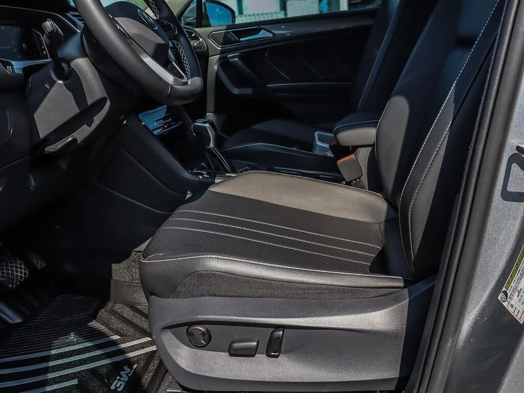 VW Tiguan * KEYLESS * AWD * Автокредит * (Цена до България), снимка 8 - Автомобили и джипове - 55572978