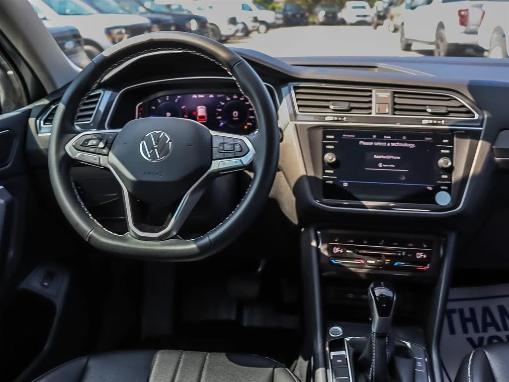 VW Tiguan * KEYLESS * AWD * Автокредит * (Цена до България), снимка 12 - Автомобили и джипове - 55572978
