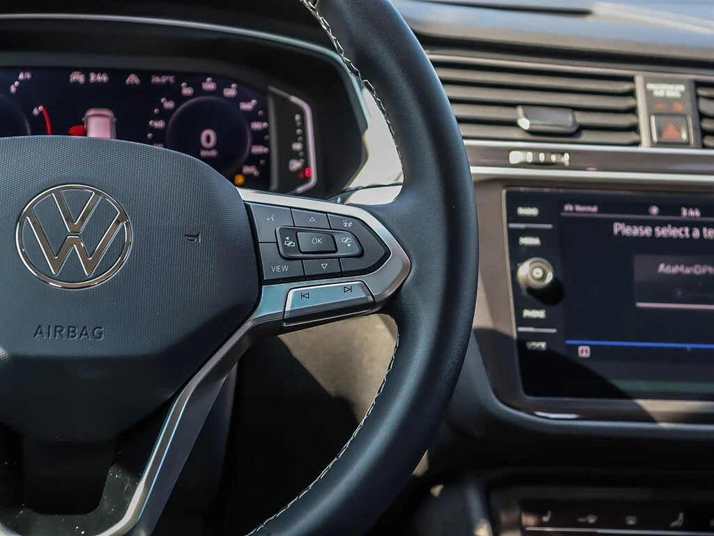 VW Tiguan * KEYLESS * AWD * Автокредит * (Цена до България), снимка 11 - Автомобили и джипове - 55572978