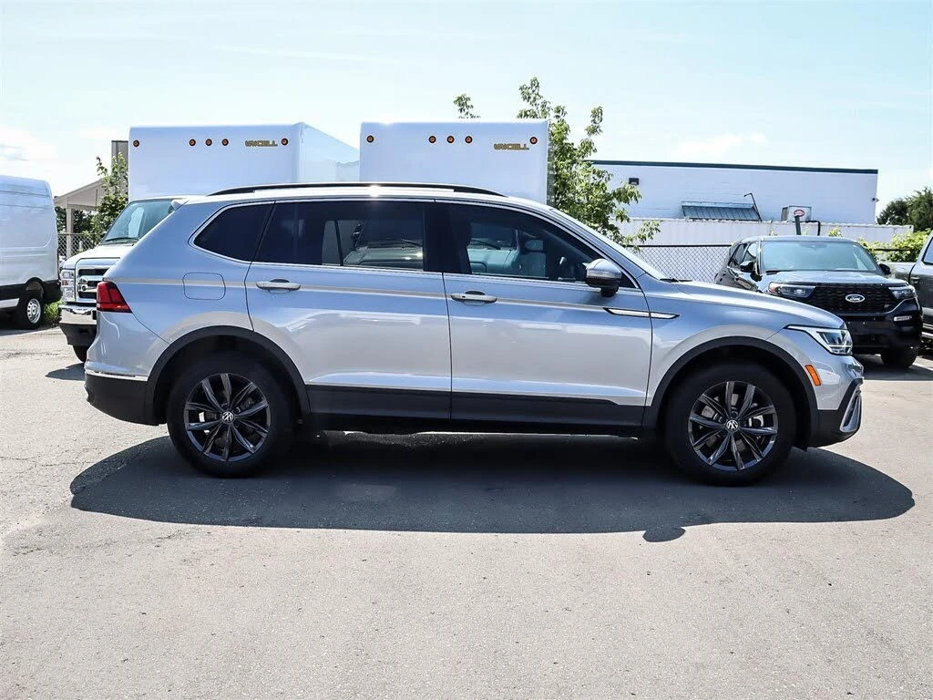 VW Tiguan * KEYLESS * AWD * Автокредит * (Цена до България), снимка 3 - Автомобили и джипове - 55572978