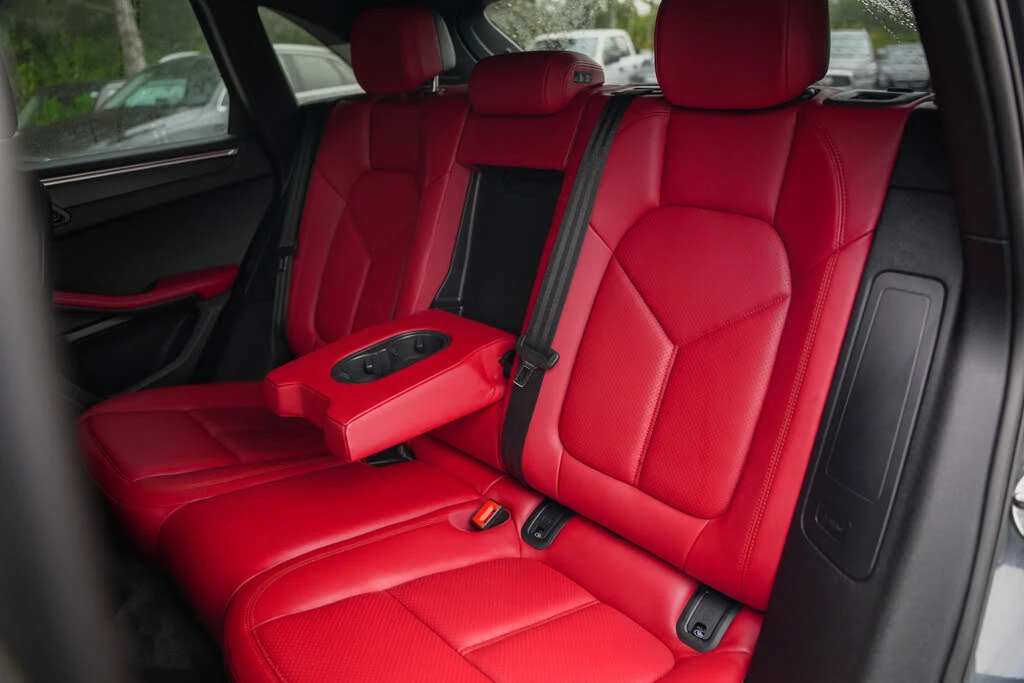 Porsche Macan 2.0* BOSE* CHRONO* 360 КАМЕРИ* ПАНО* КРАЙНА ЦЕНА, снимка 11 - Автомобили и джипове - 56576325