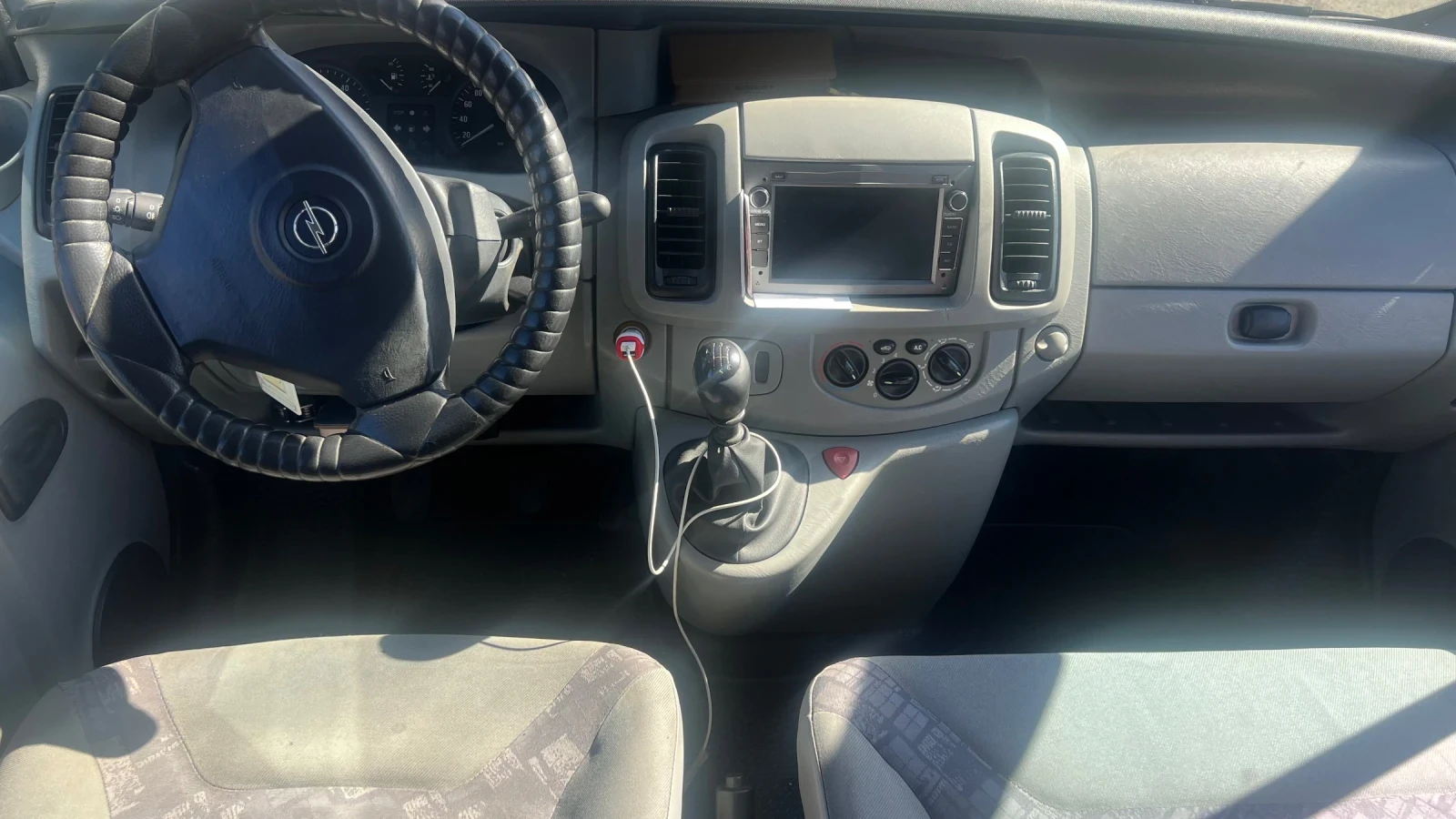 Opel Vivaro, снимка 10 - Бусове и автобуси - 55948017