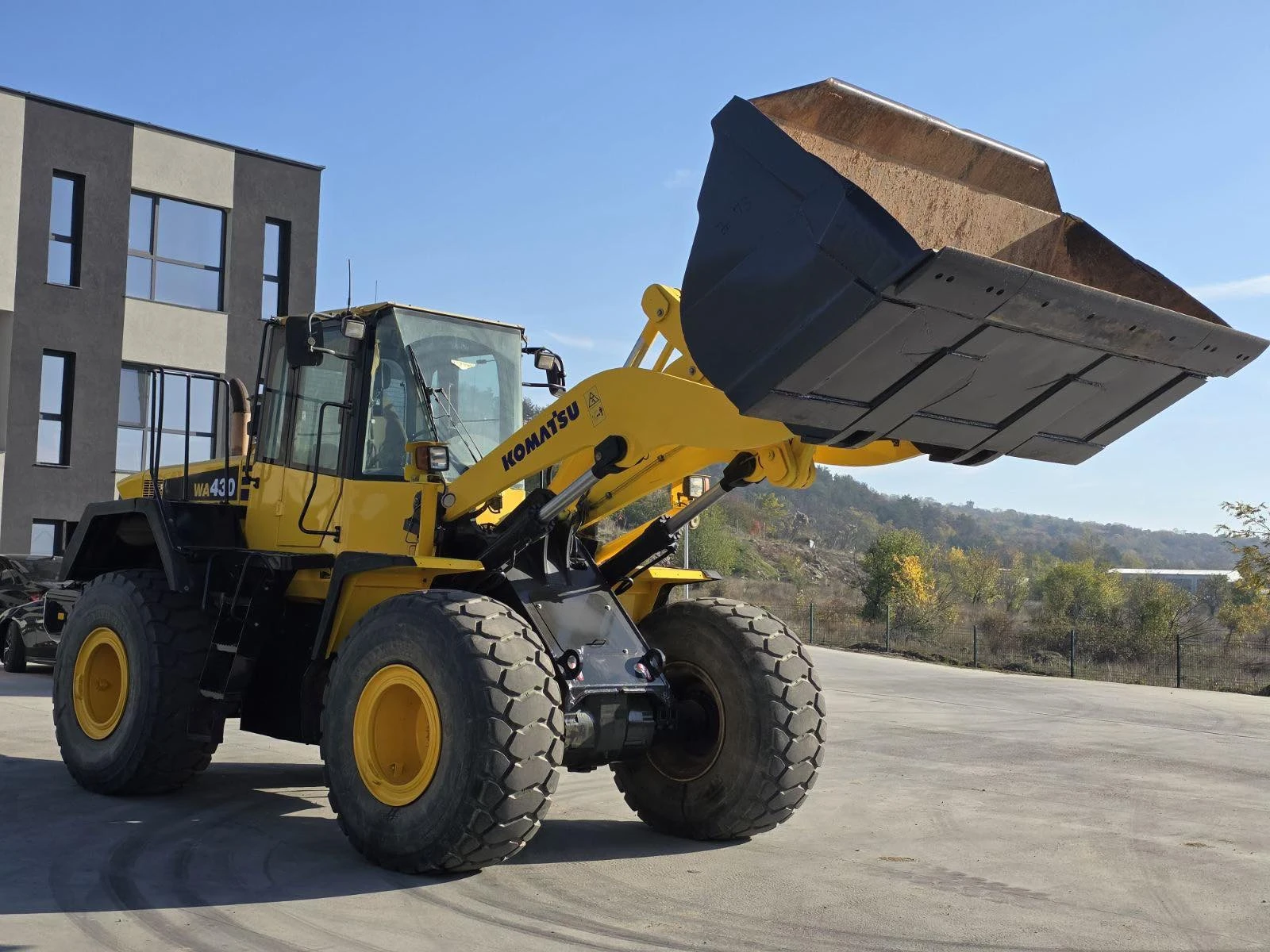 Челен товарач Komatsu  - изображение 4