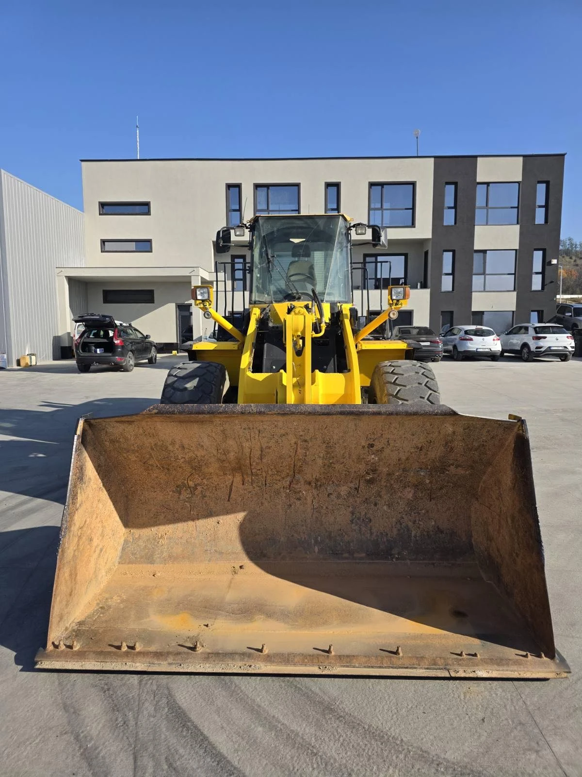 Челен товарач Komatsu  - изображение 9