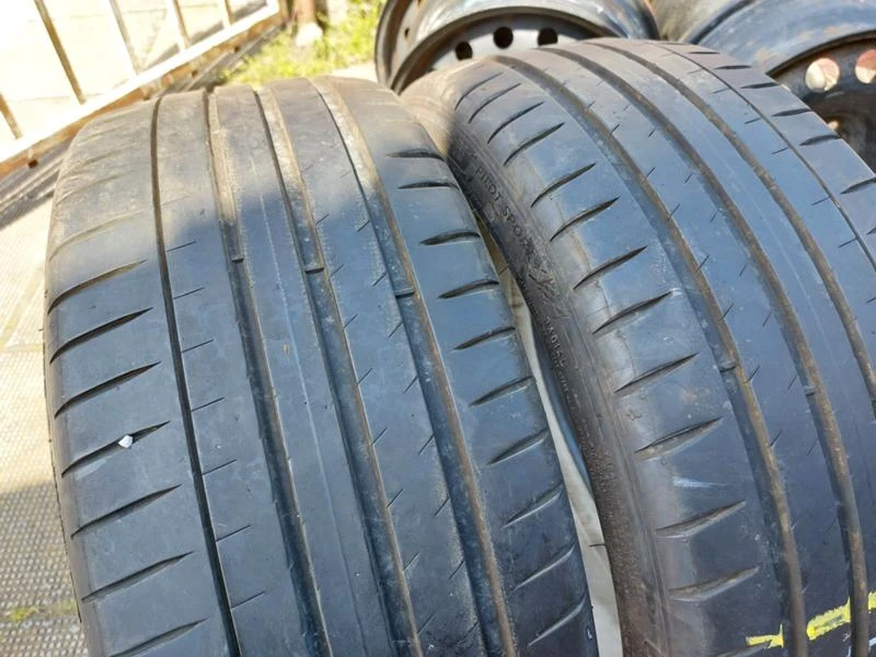 Гуми Летни 205/40R18, снимка 1 - Гуми и джанти - 36802956