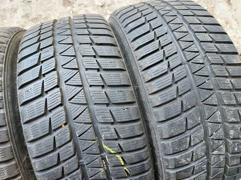 Гуми Зимни 225/40R18, снимка 3 - Гуми и джанти - 37110637