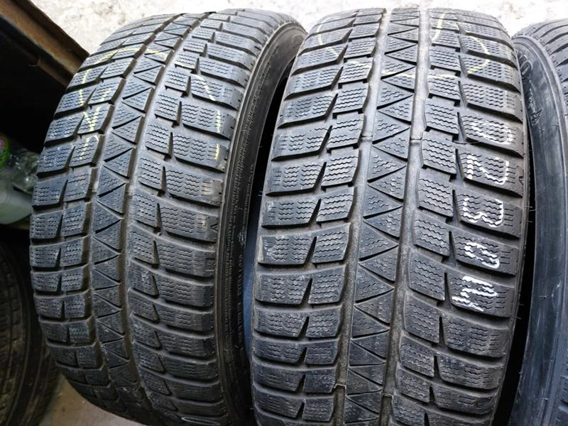 Гуми Зимни 225/40R18, снимка 2 - Гуми и джанти - 37110637