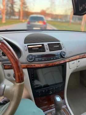 Mercedes-Benz E 500 Седан, снимка 5