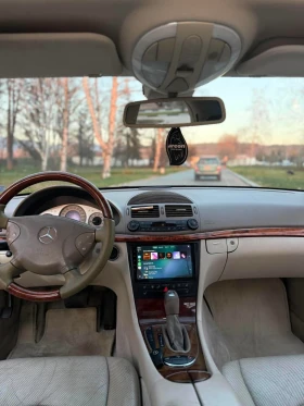 Mercedes-Benz E 500 Седан, снимка 12