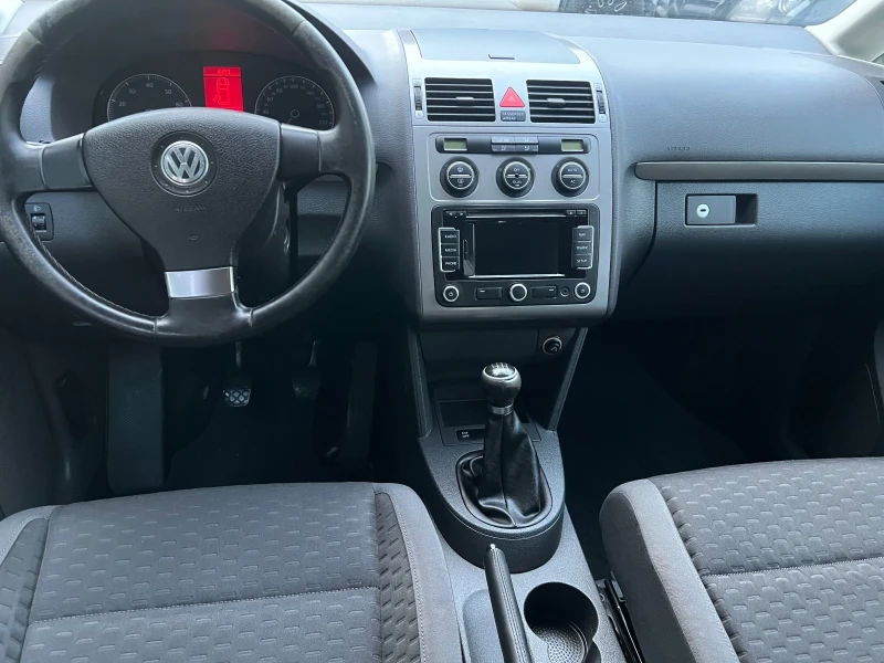 VW Touran 1.4 Метан 7 местен, снимка 11 - Автомобили и джипове - 48418573