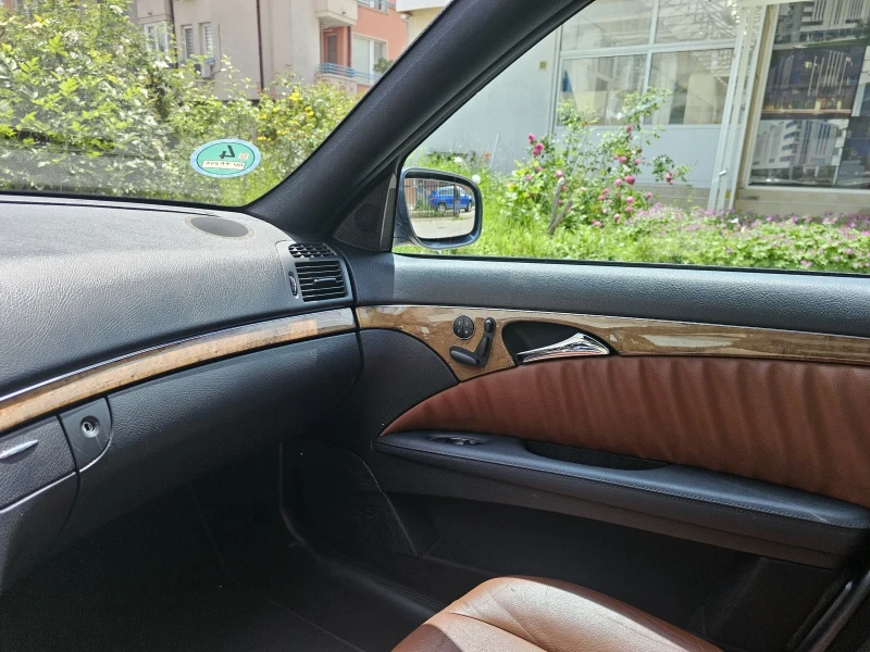 Mercedes-Benz E 280 4 Matic , снимка 11 - Автомобили и джипове - 52598722