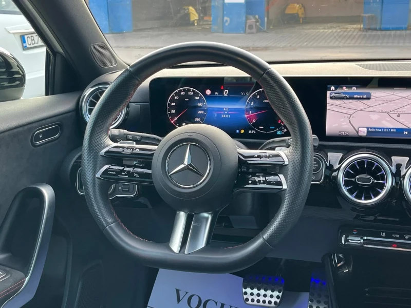 Mercedes-Benz A 180 AMG* ГАРАНЦИЯ* PANO* NIGHT* KEYLESS* AMBIENT, снимка 10 - Автомобили и джипове - 53282083