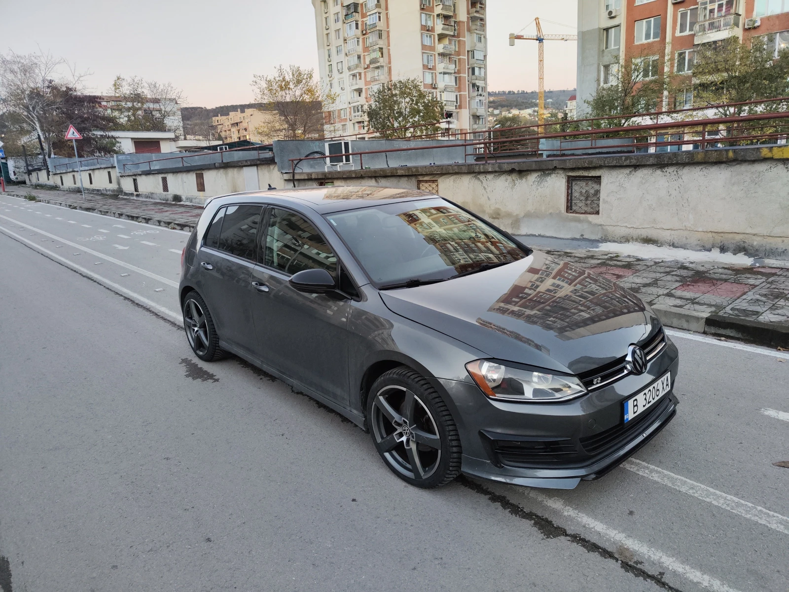 VW Golf 1, 8 TSI Automatic - изображение 2