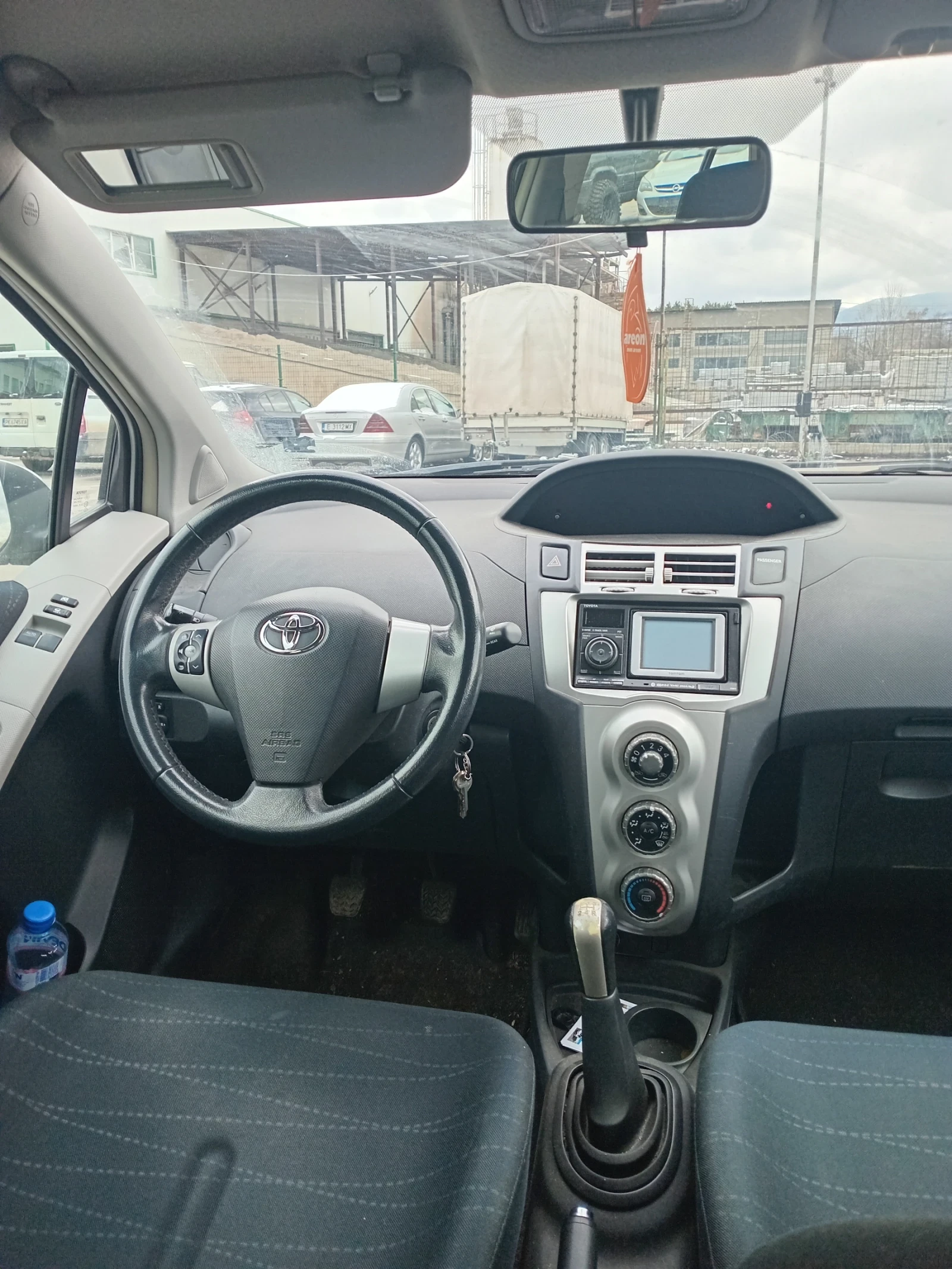 Toyota Yaris 1298 - изображение 7