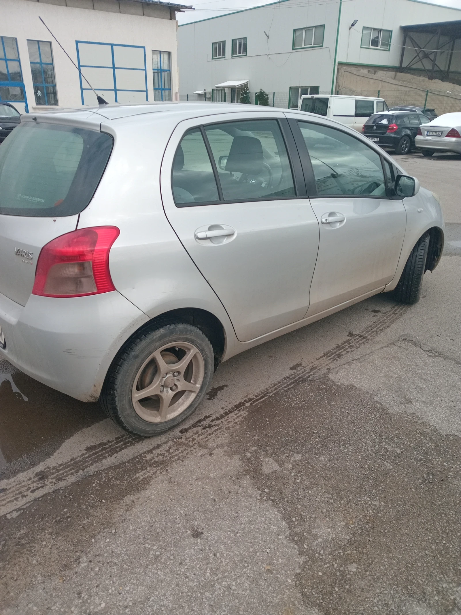 Toyota Yaris 1298 - изображение 4