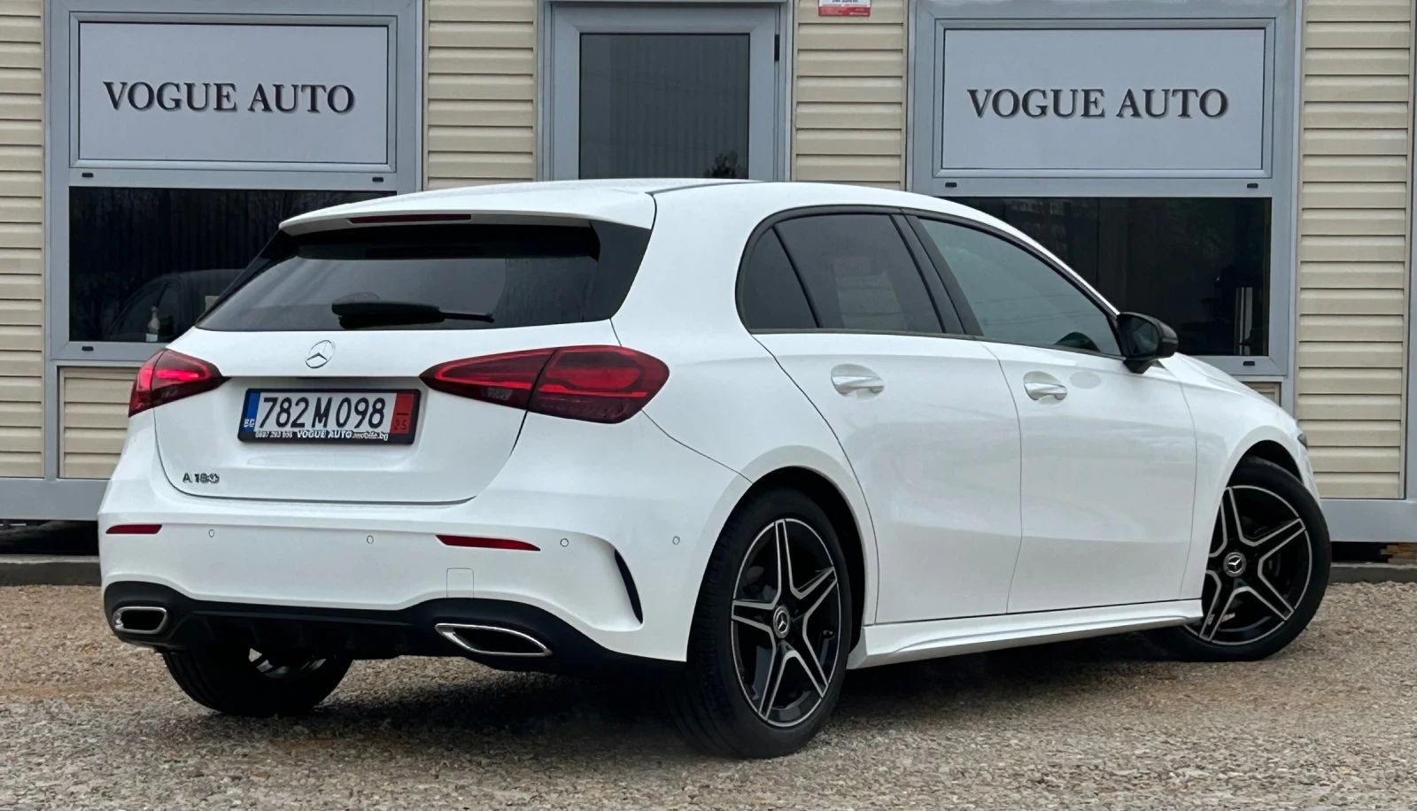 Mercedes-Benz A 180 AMG* ГАРАНЦИЯ* PANO* NIGHT* KEYLESS* AMBIENT - изображение 4